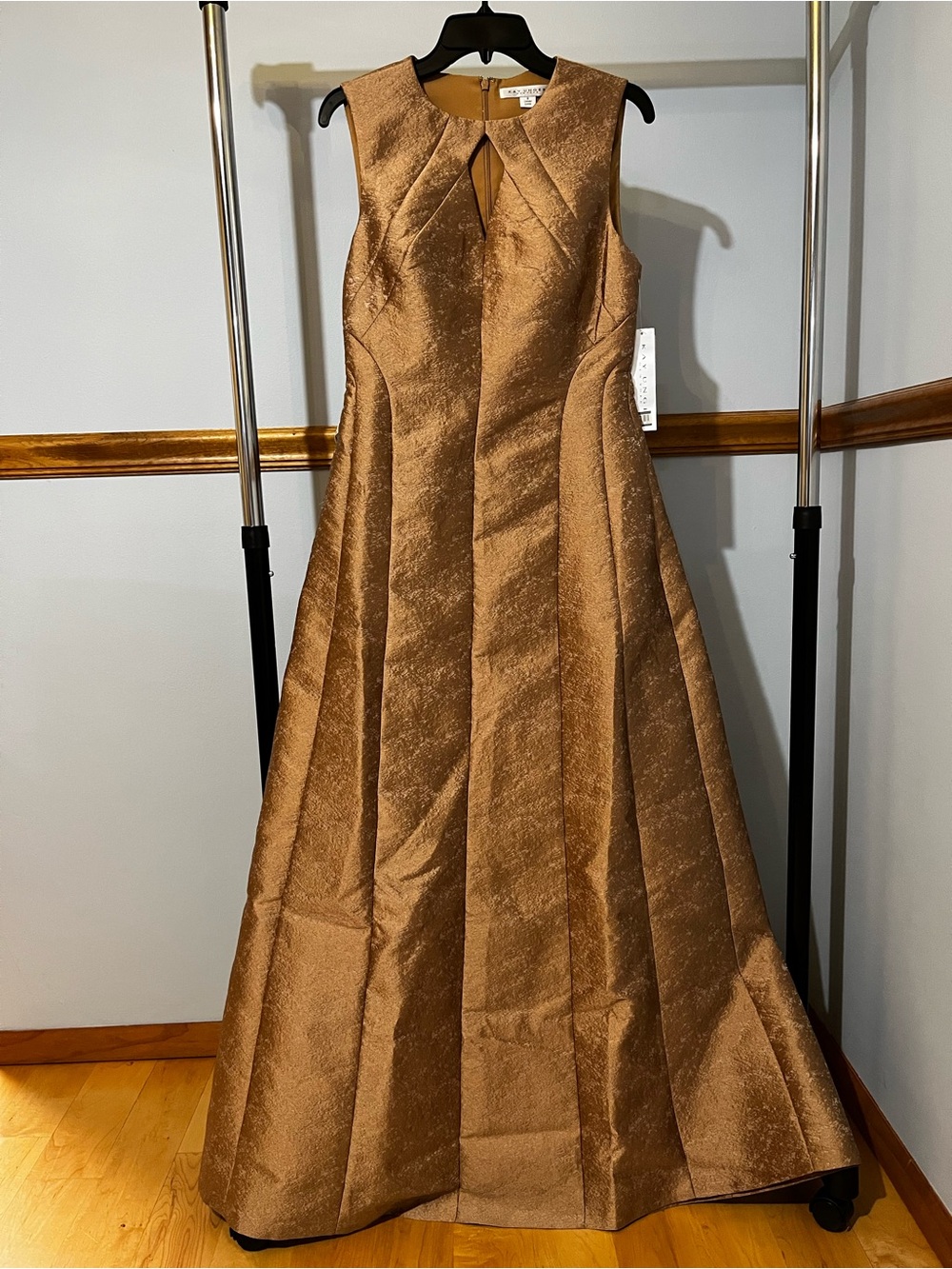Kay Unger Gabriella Jacquard Gown, NWT, gold